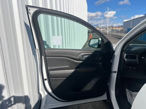 Used 2021 GMC Acadia SLE w/ Driver Convenience Package image 13