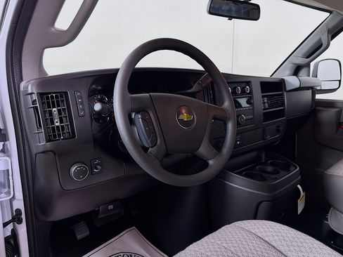 New 2026 Chevrolet Express 3500 Extended RWD image 9