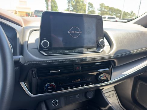 Used 2023 Nissan Rogue SV FWD image 15