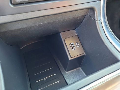 Used 2022 Ford Edge Titanium image 17