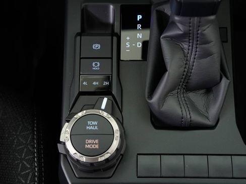 Used 2026 Toyota 4Runner SR5 AWD/4WD image 19