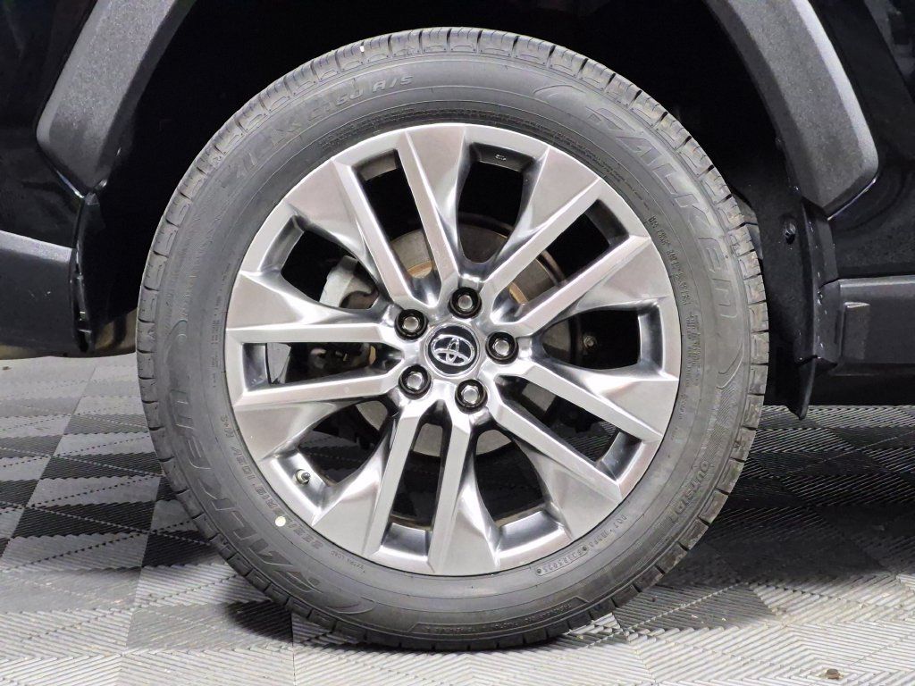 Used 2019 Toyota RAV4 XLE Premium w/ Cold Weather Package AWD/4WD image 29