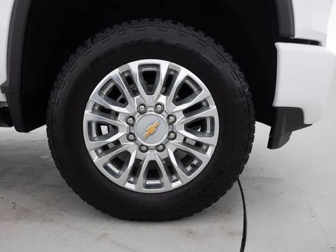 Used 2023 Chevrolet Silverado 2500 High Country w/ Z71 Off-Road Package AWD/4WD image 18