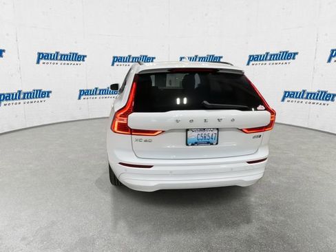 Used 2022 Volvo XC60 B5 Momentum image 9
