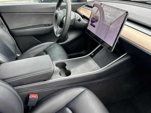 Used 2021 Tesla Model Y Long Range image 15