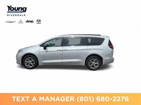 Used 2023 Chrysler Pacifica Limited w/ Uconnect Theater Family Group AWD/4WD image 2