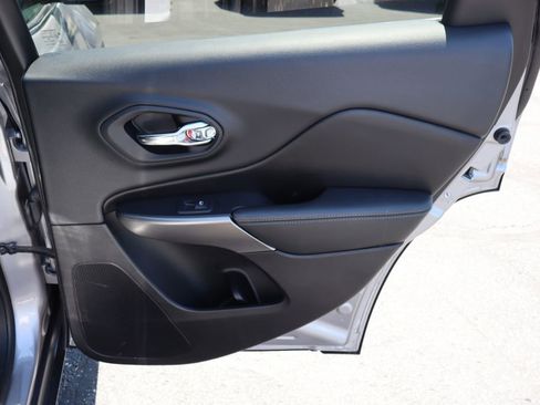 Used 2019 Jeep Cherokee Limited AWD/4WD image 33