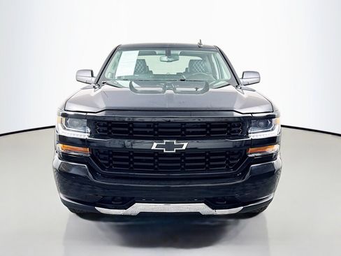 Used 2018 Chevrolet Silverado 1500 Custom w/ Custom Convenience Package AWD/4WD image 8