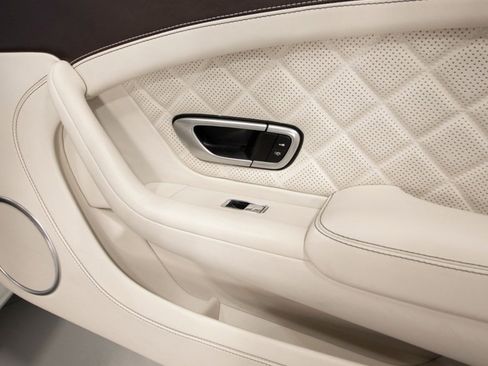 Used 2016 Bentley Continental GTC image 40