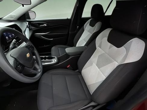 Used 2025 Chevrolet Trax LS w/ Driver Confidence Package FWD image 17