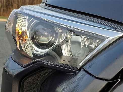 Certified 2022 Toyota 4Runner SR5 Premium image 9