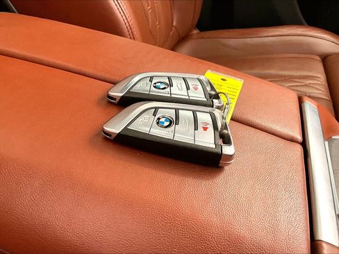 Used 2022 BMW X7 M50i AWD/4WD image 15