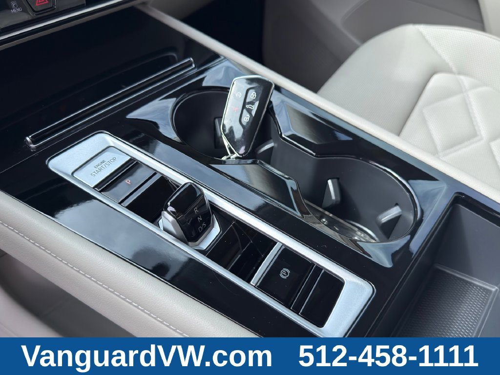 Used 2024 Volkswagen Atlas SE w/ Black Wheel Package FWD image 18