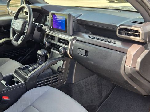 Used 2025 Toyota Tacoma SR5 AWD/4WD image 30