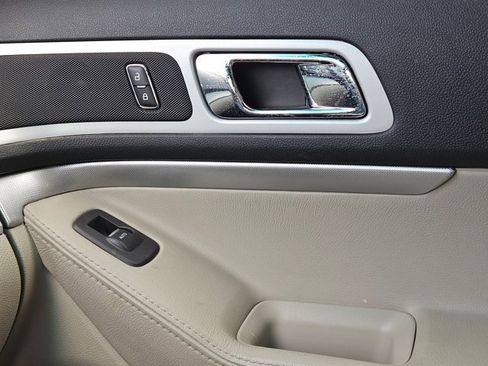 Used 2014 Ford Explorer XLT w/ Equipment Group 202A image 11