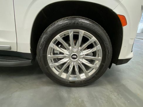 Used 2021 Cadillac Escalade ESV Premium Luxury AWD/4WD image 16