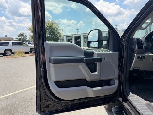 Used 2022 Ford F250 XL w/ STX Appearance Package AWD/4WD image 13