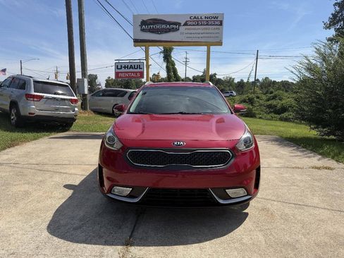 Used 2017 Kia Niro EX FWD image 2