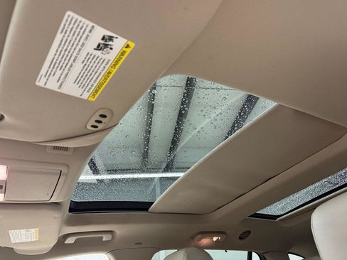 Used 2010 Lincoln MKT 2WD image 11