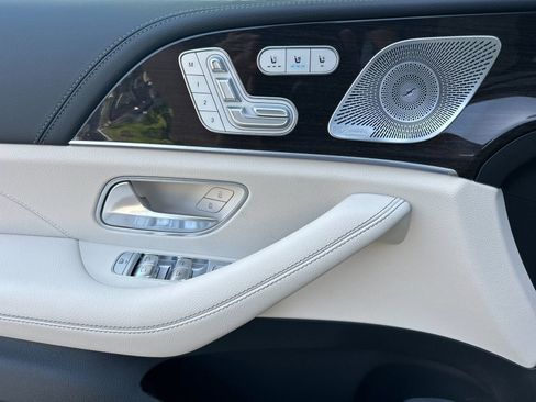 New 2026 Mercedes-Benz GLS 580 4MATIC image 11