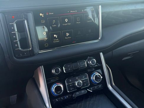Used 2024 GMC Yukon Denali w/ Denali Reserve Package AWD/4WD image 9