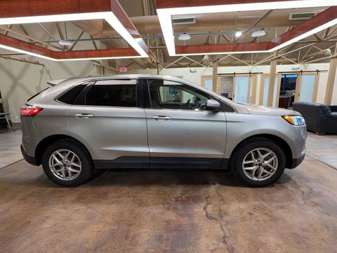 Used 2023 Ford Edge SEL w/ Cold Weather Package image 3