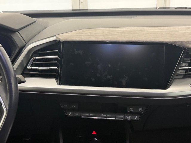 Used 2024 Audi Q4 e-tron Premium AWD/4WD image 9
