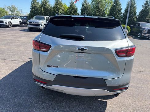 Used 2023 Chevrolet Blazer LT w/ Convenience Package FWD image 4