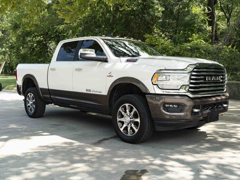Used 2022 RAM 2500 Limited AWD/4WD image 2
