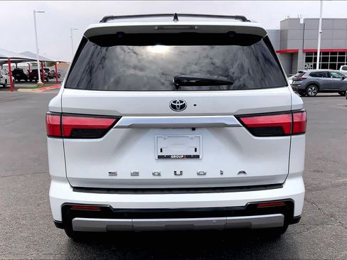 Used 2024 Toyota Sequoia Capstone AWD/4WD image 31