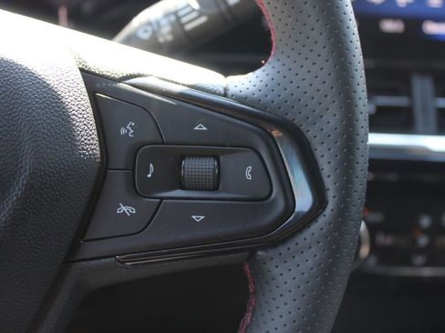 Used 2025 Chevrolet Trax RS FWD image 12