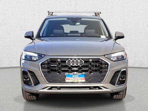 Used 2023 Audi Q5 e Premium w/ Convenience Package image 2