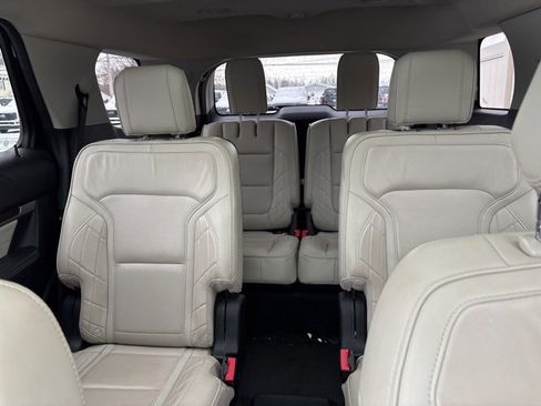 Used 2017 Ford Explorer Platinum image 5