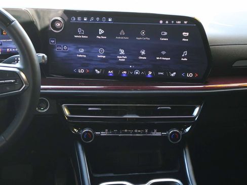 Used 2025 Chevrolet Traverse Z71 w/ Enhanced Driving Package AWD/4WD image 16