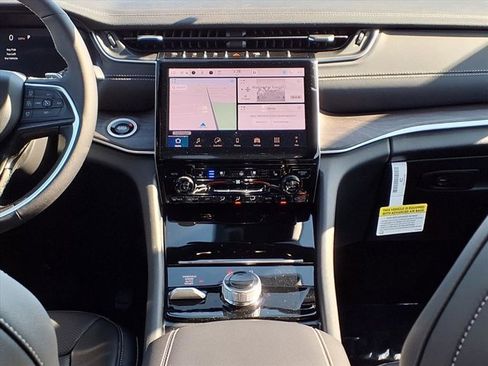 New 2025 Jeep Grand Cherokee Limited w/ Luxury Tech Group II image 7