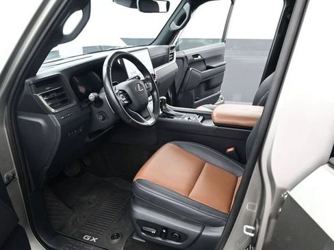 Used 2024 Lexus GX 550 w/ Cold Area Package AWD/4WD image 7