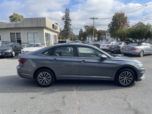 Used 2020 Volkswagen Jetta SE image 9