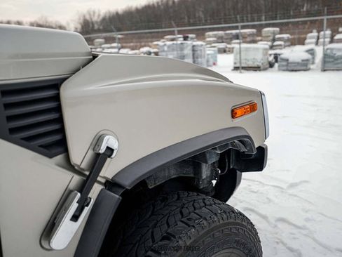 Used 2003 HUMMER H2 w/ Preferred Equipment Group AWD/4WD image 95