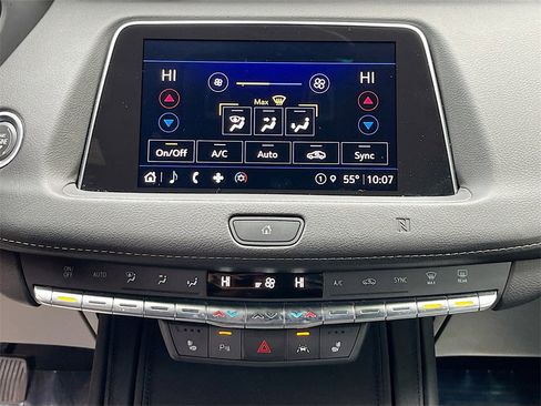 Certified 2021 Cadillac XT4 Luxury w/ Cold Weather Package image 14