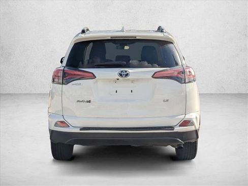 Used 2018 Toyota RAV4 LE image 6