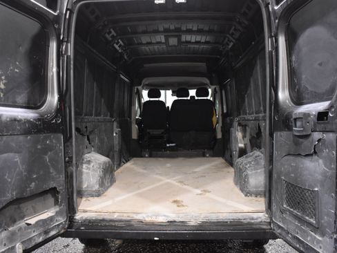 Used 2021 RAM ProMaster 2500 w/ Convenience Group FWD image 11