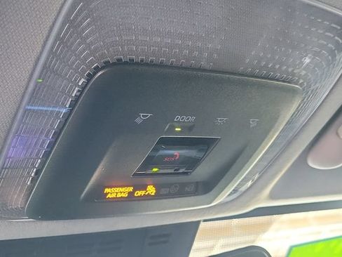 Used 2025 Toyota Prius FWD image 18