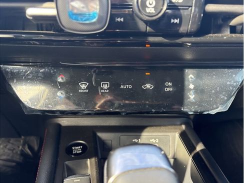 Used 2025 Nissan Kicks SR image 9