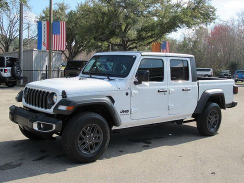New 2025 Jeep Gladiator Sport image 3