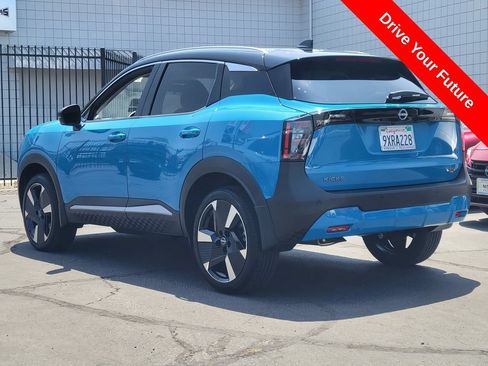 Used 2025 Nissan Kicks SR FWD image 3