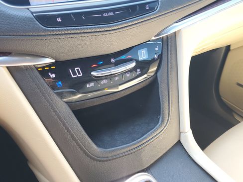 Used 2019 Cadillac XT5 Premium Luxury w/ Driver Assist Package image 23