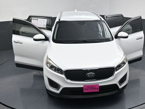 Used 2017 Kia Sorento LX w/ LX Convenience Package image 22