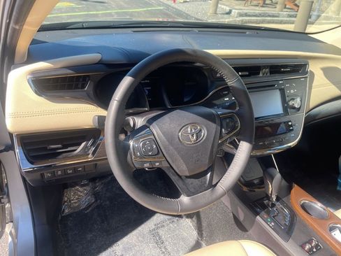 Used 2018 Toyota Avalon XLE Premium w/ Carpet Mat Package image 10