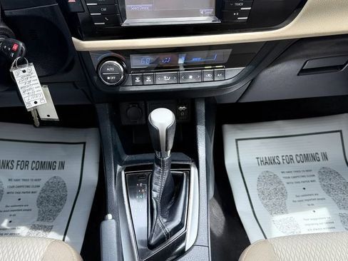 Used 2016 Toyota Corolla LE FWD image 19