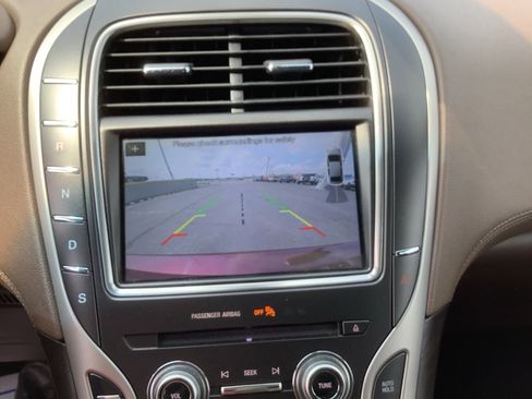 Used 2018 Lincoln MKX Reserve w/ Lincoln MKX Climate Package FWD image 17